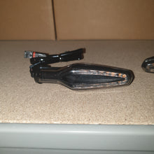 Carica l'immagine nel visualizzatore di Gallery, frecce led per bmw gs 1200 e 1250