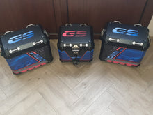 Carica l'immagine nel visualizzatore di Gallery, rivestimento valigie alu 2° serie modello trophy