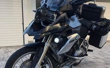 Carica l'immagine nel visualizzatore di Gallery, Coppia faretti led fendinebbia 20w 3000lm 6000k 2° generazione CON CABLAGGIO E STAFFA