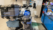 Carica l&#39;immagine nel visualizzatore di Gallery, rivestimento valigie alu 2° modello gs 1200 lc rallye
